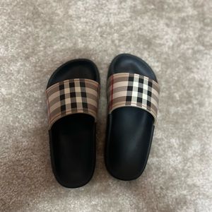 Kid Burberry slides